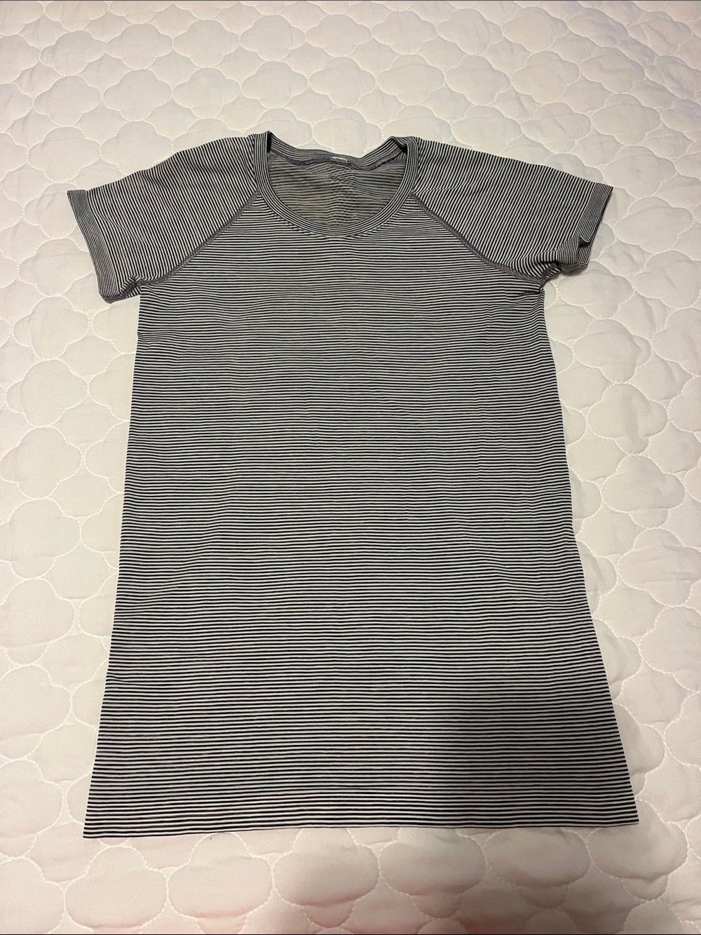 size 6 lululemon swiftly tech shirt